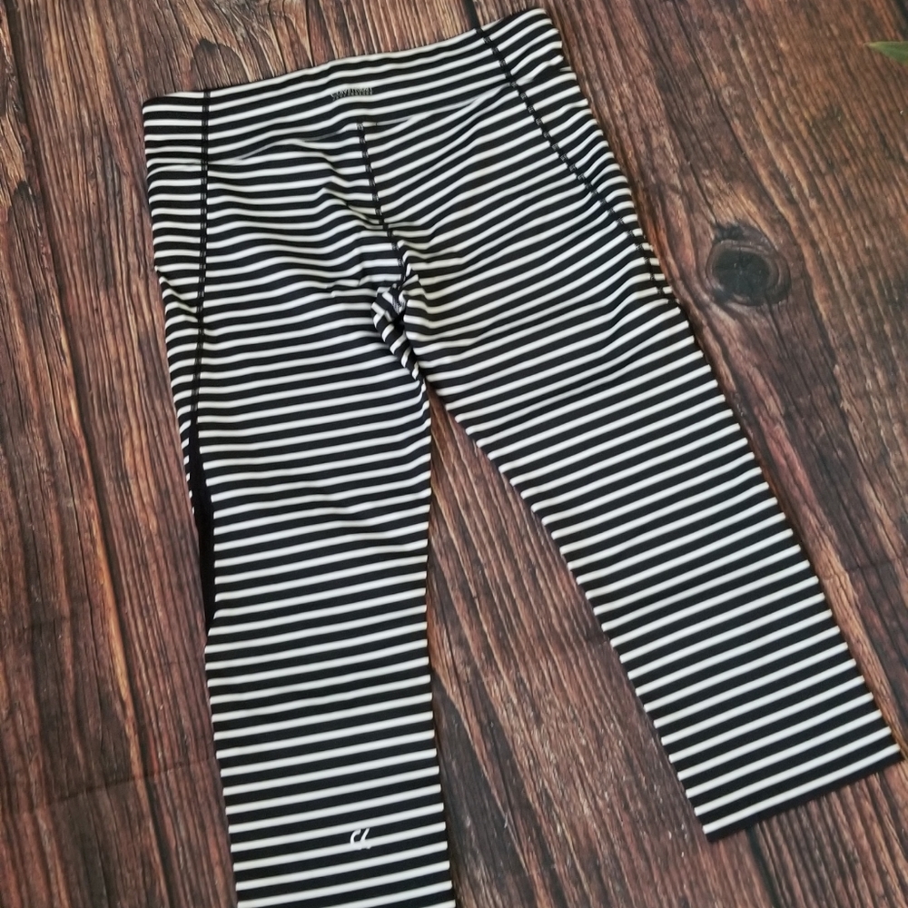 Calvin Klein Performance Striped Leggings - Picture 14 of 16